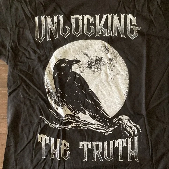 The Crow Black Graphic T-Shirt with Raven Design. Mens medium - Picture 2 of 3